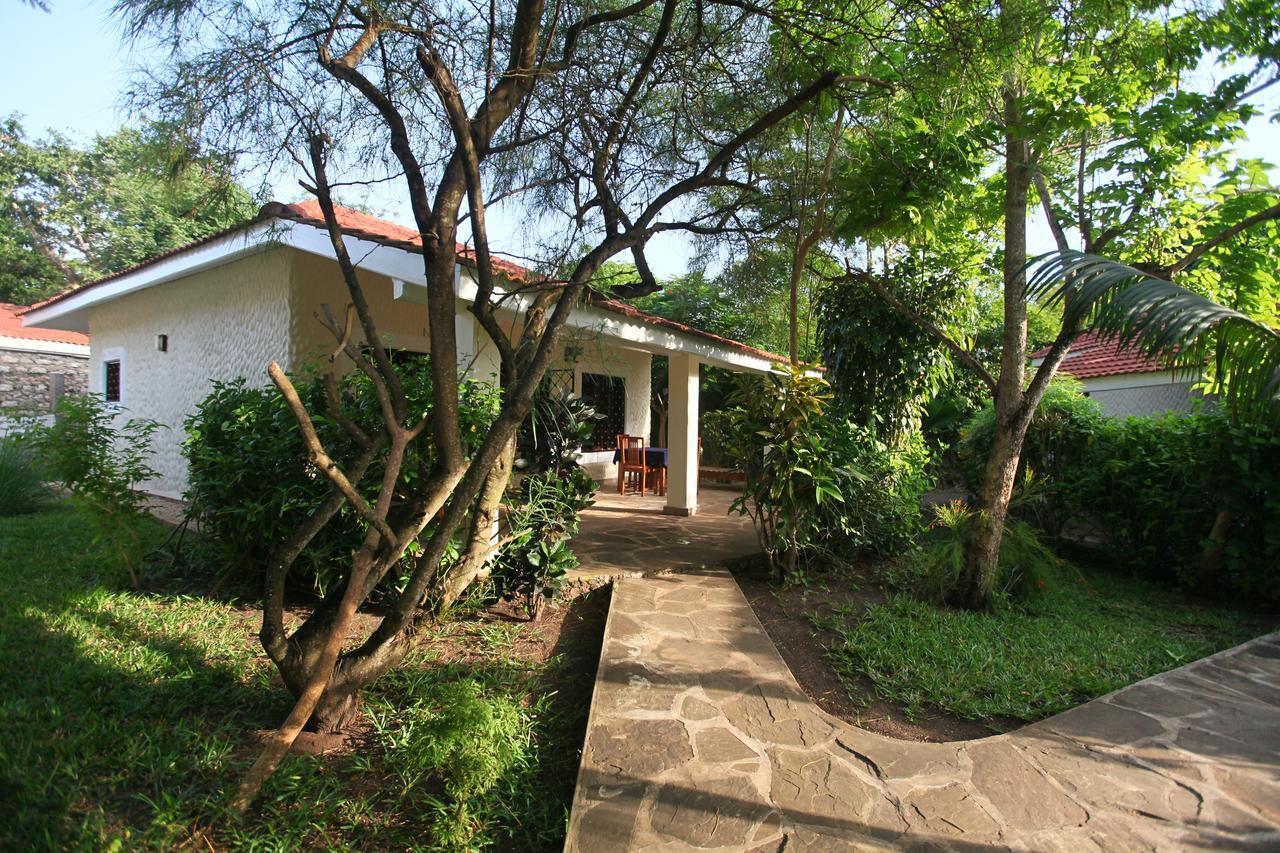 Diani Cottages เดียนีบีช ภายนอก รูปภาพ